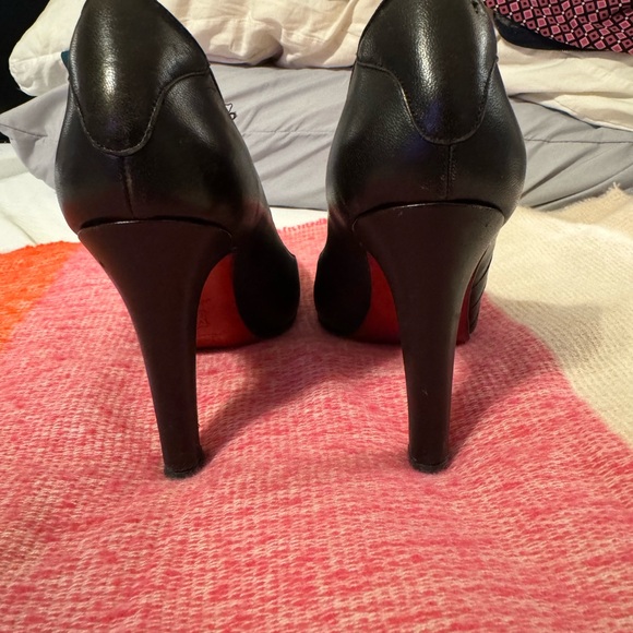 Christian Louboutin Used, in very good shape, black leather 4” heels. - Picture 5 of 8